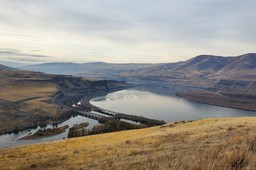 Spring Deschutes River Hike